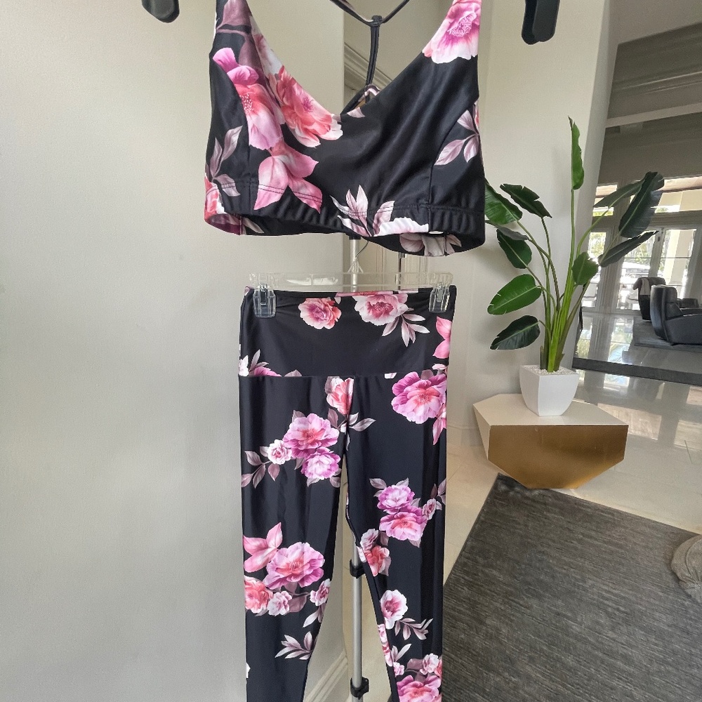 Ozzie GORGEOUS Flower print Pants and crop top set-SIZE 4 pants and size M/L top